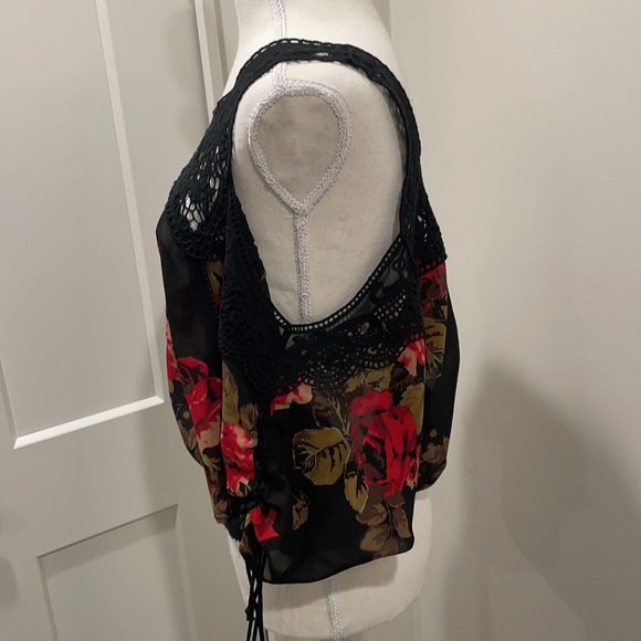 Guess Top - Picture 2 of 4